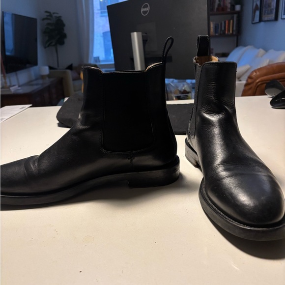 Club Monaco Black Chelsea Boots with Leather Finish and Elastic Side Panels - Picture 5 of 9